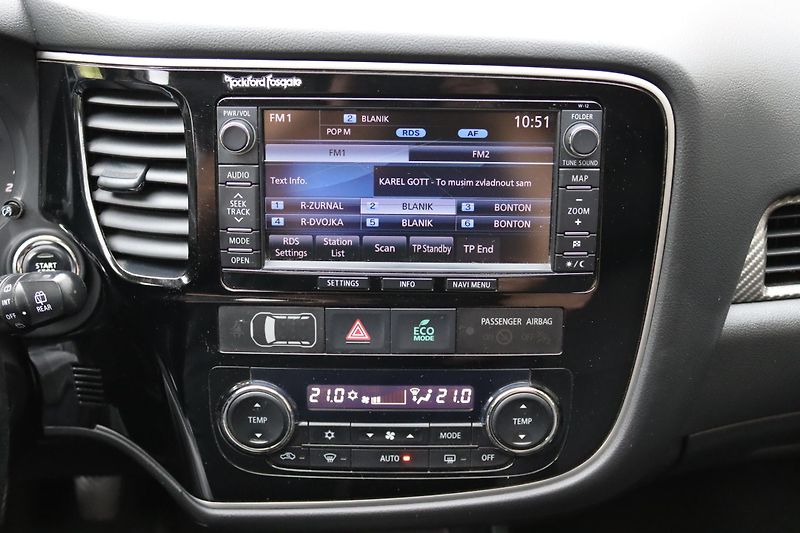 Mitsubishi Outlander 2.2DI-D 4X4 7 MÍST 110kW - fotka 31 z 50