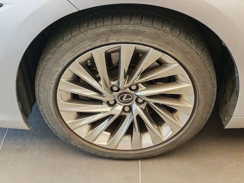 Lexus ES 300h 300h Luxury - fotka 8 z 49