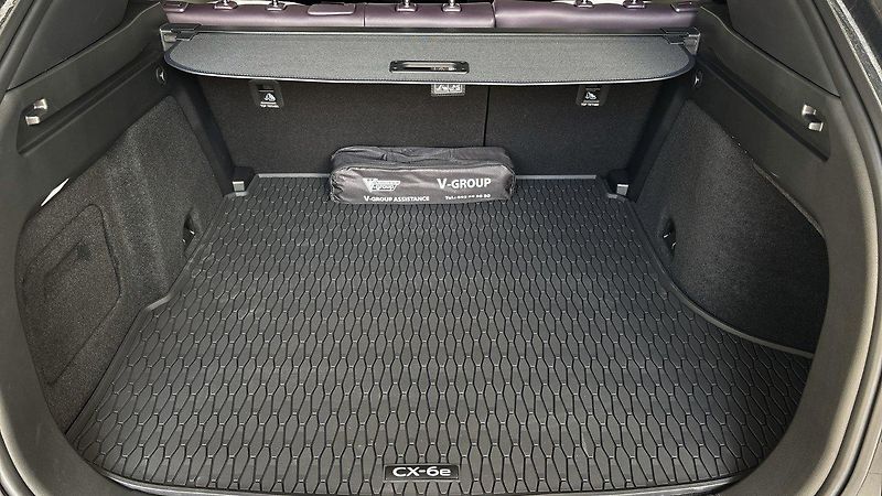 Mazda CX-6e (2026) Takumi Plus - fotka 9 z 16