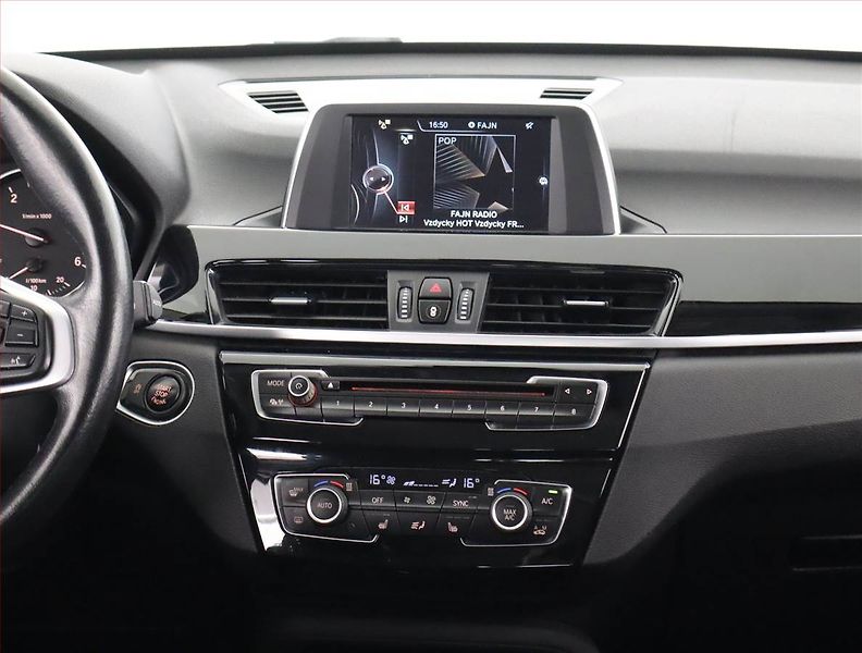 BMW X1 (2016) xDrive18d, 4X4, Automat, Navi - fotka 12 z 22