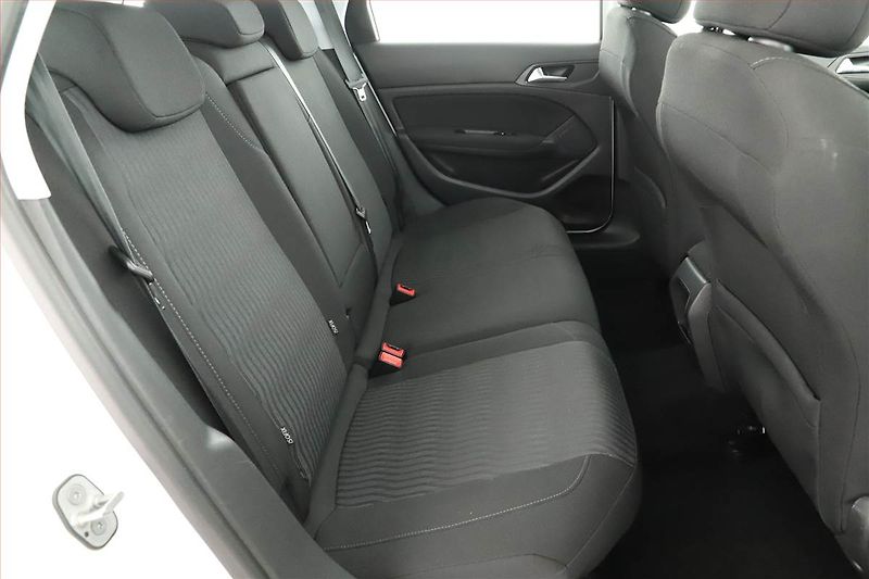 Peugeot 308 (2016) 1.6 BlueHDi, Tempomat - fotka 7 z 16