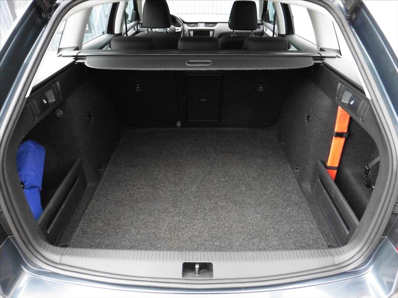 Škoda Octavia 1,6 TDi III Combi Style - fotka 14 z 18