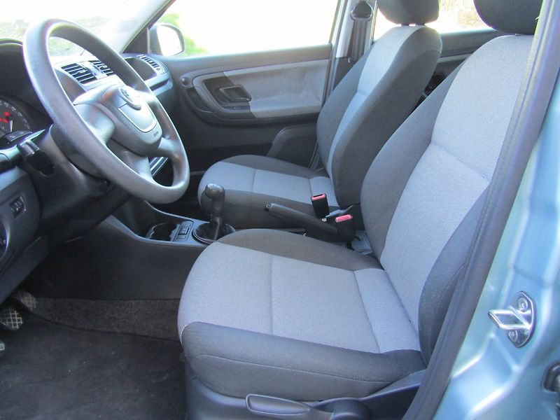 Škoda Fabia (2012) 1.2 12v 44kW ZIMNÍ PNEU - fotka 19 z 34