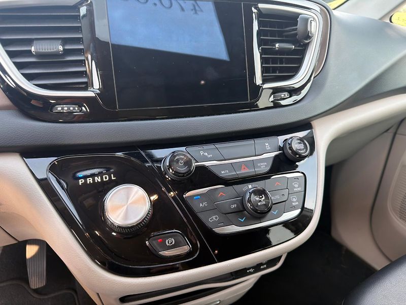 Chrysler Pacifica (2019)  3,6 L DVD Hybrid Plug In 2019 - fotka 17 z 20