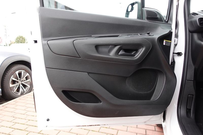 Toyota ProAce 1.5 D4-D 100 - 6 MT Active Car - fotka 8 z 25