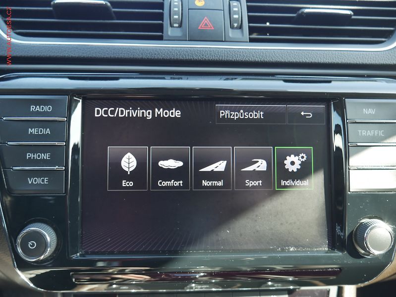 Škoda Superb (2016) 2.0 TDI, ČR, L&K, DSG - fotka 17 z 29