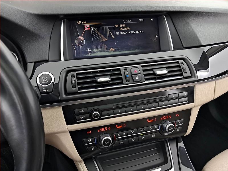 BMW Řada 5 (2015) 535i, Kůže, Navi, Bi-Xenony - fotka 12 z 22