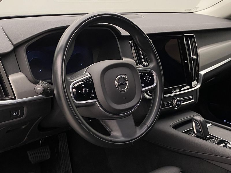 Volvo V90 B4 MOMENTUM AUT  - fotka 18 z 45