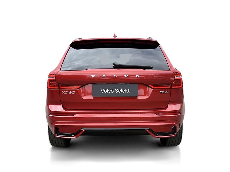 Volvo XC60 B5 AWD (benzín) // PLUS DARK - fotka 4 z 48