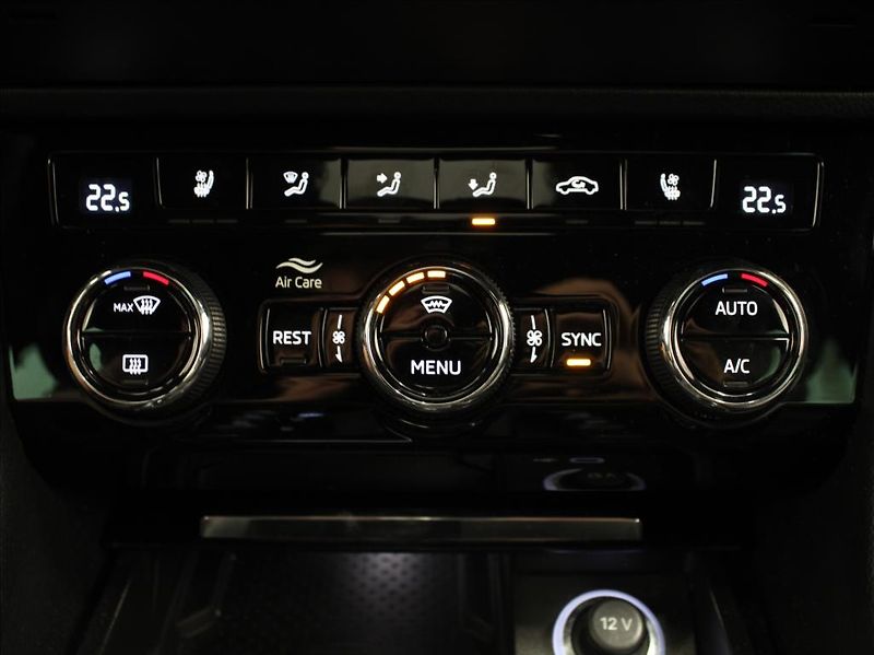 Škoda Superb 2,0 TDi 147kW 4x4 L&K TZ ČR - fotka 23 z 29