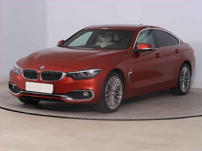 BMW Řada 4 (2017) Sport Line 420d xDrive, 4X4 - fotka 2 z 25