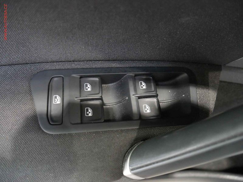 Volkswagen Golf (2018) 1.0 TSi Variant, DSG - fotka 15 z 16