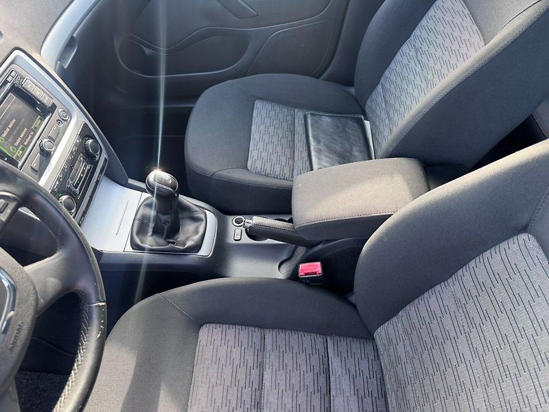 Škoda Octavia (2012) 1,6 TDI 77KW TAŽNÉ SK FACELIFT - fotka 33 z 49