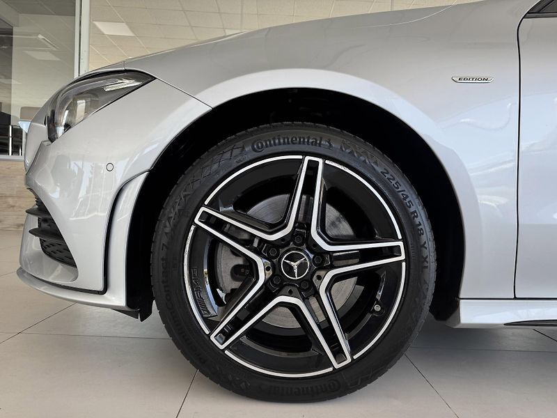 Mercedes-Benz CLA 250e AMG*160kW*Webasto*Panoram - fotka 39 z 40