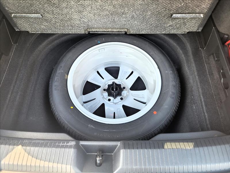 Volkswagen Golf 2,0 TDI,Life,navi,výhřev,klima - fotka 42 z 50