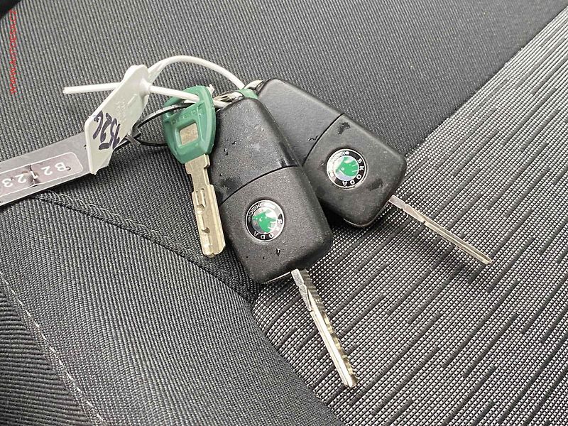 Škoda Octavia (2011) 1.6 TDi, ČR, AC, TZ, tempo - fotka 16 z 16