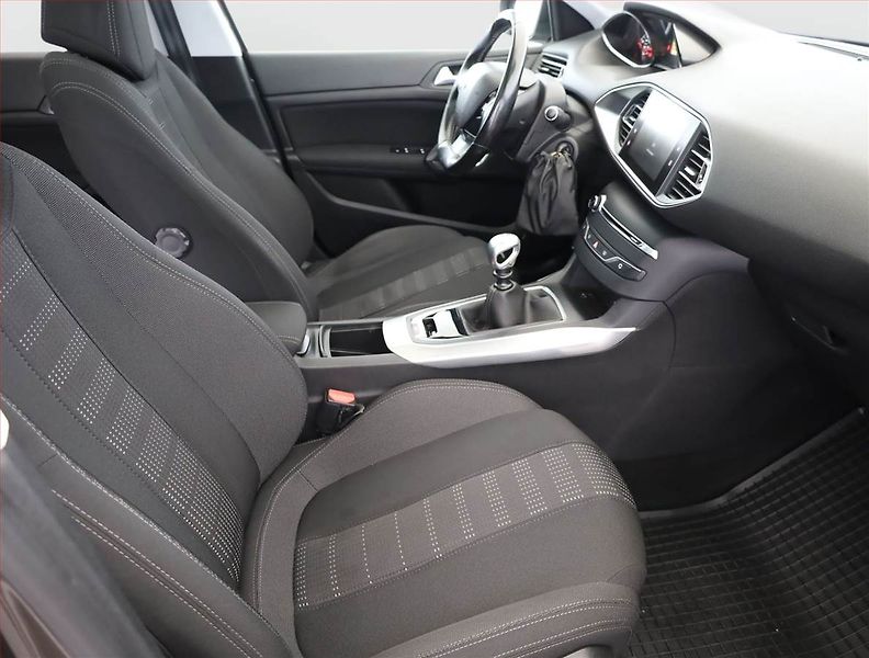 Peugeot 308 (2015) 1.2 e-THP, Serv.kniha, Navi - fotka 7 z 19