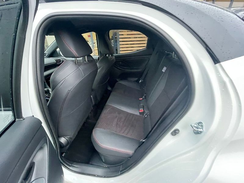 Toyota Yaris 1.5 Hybrid 130k GR-SPORT VIP - fotka 9 z 26