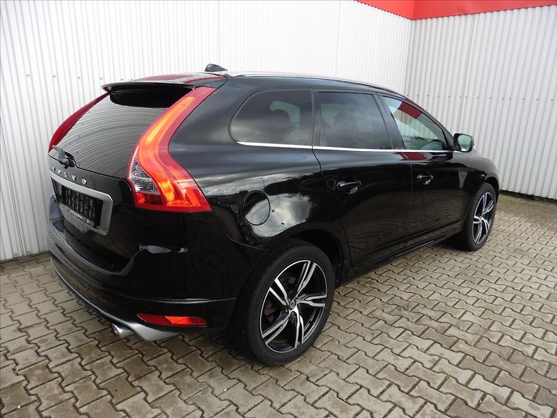 Volvo XC60 2.4 D5 R-Design AWD M/T Navi - fotka 4 z 15