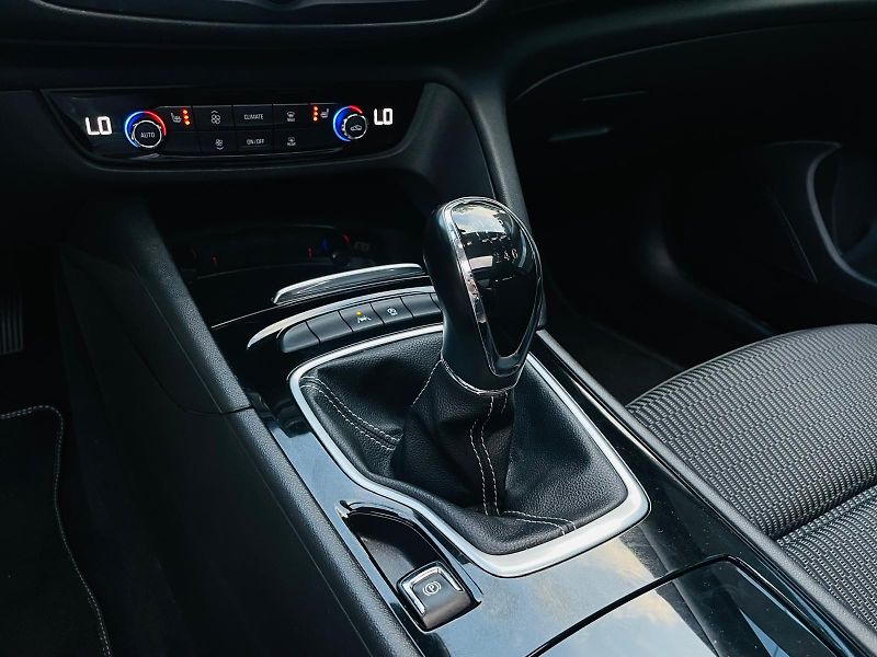 Opel Insignia 2.0CDTi KAMERA SERVISKA TAŽNÉ - fotka 43 z 55