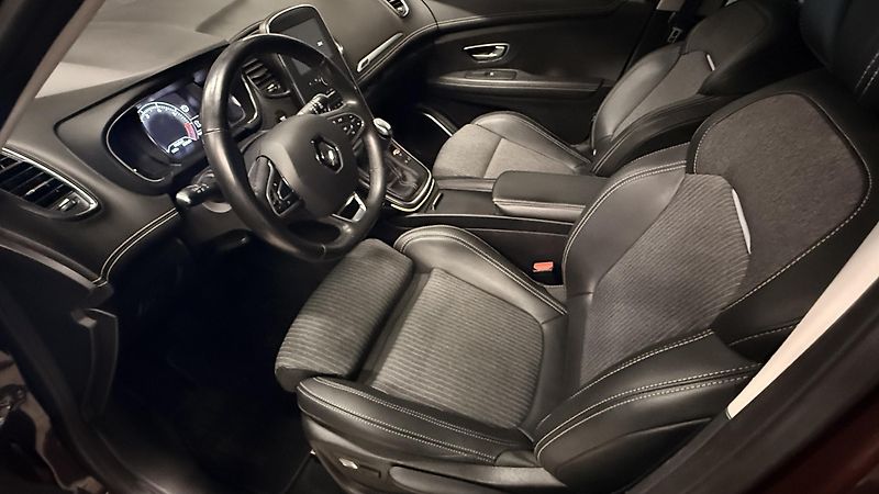 Renault Grand Scénic (2021) TCE 140,REZERVOVÁNO - fotka 39 z 56