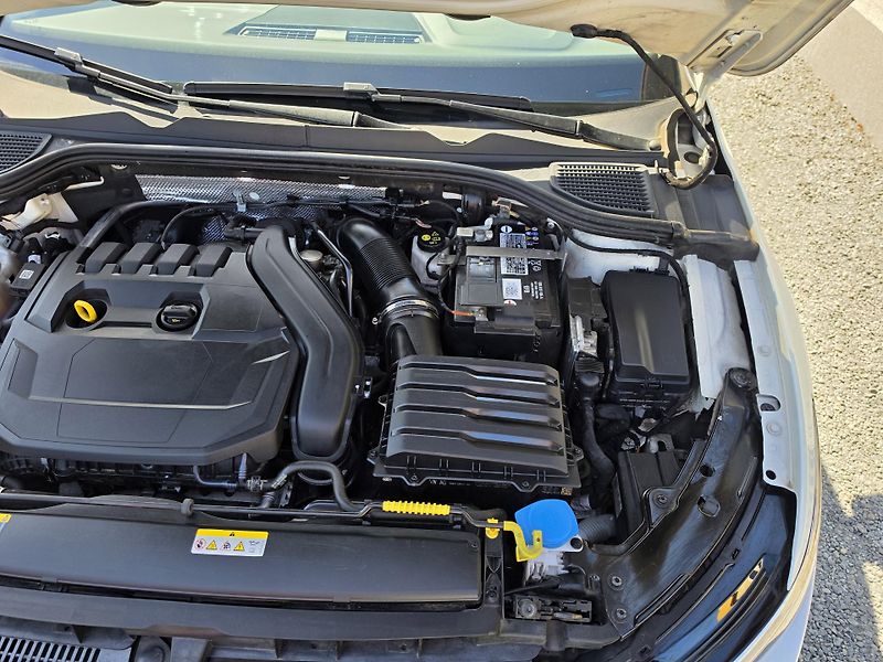Volkswagen Golf 1.5TSI 8 Automat Led  Virtual  - fotka 17 z 29