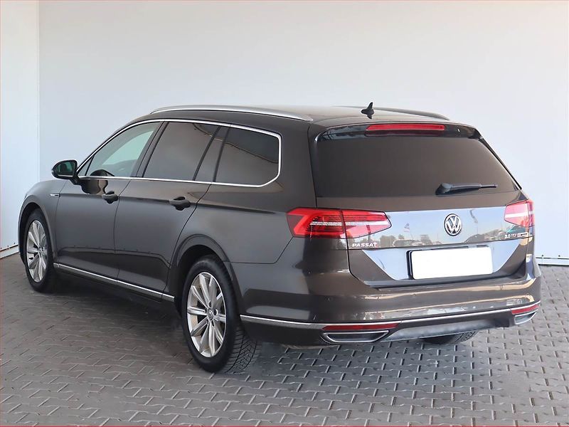 Volkswagen Passat (2015) Exclusive 2.0 BiTDI, 4X4 - fotka 4 z 23