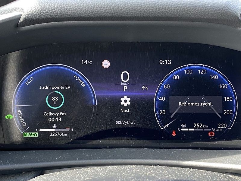 Toyota C-HR 1.8HEV, ČR, Executive, záruka - fotka 9 z 13