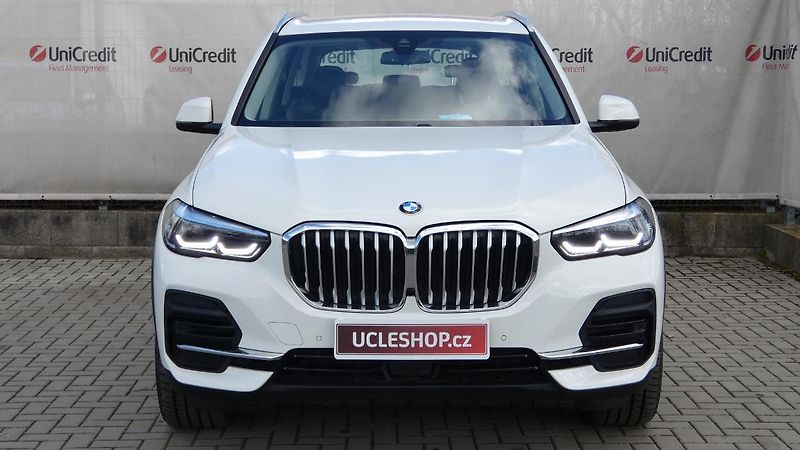 BMW X5 xDrive 40i - fotka 2 z 22