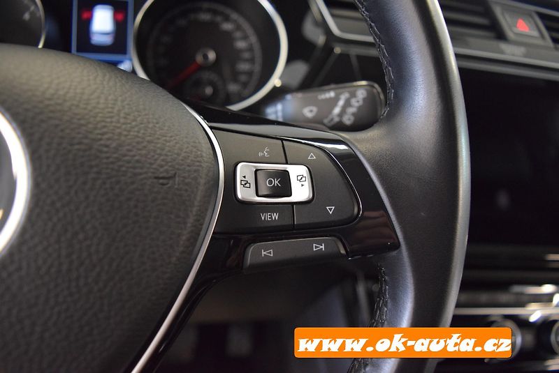 Volkswagen Touran 2.0 TDI HIGH. 7 MÍST 61 000 KM - fotka 32 z 52