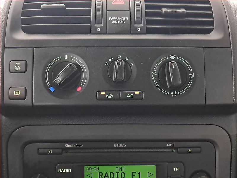 Škoda Roomster (2012) 1.4 16V, Park. senzory - fotka 17 z 17