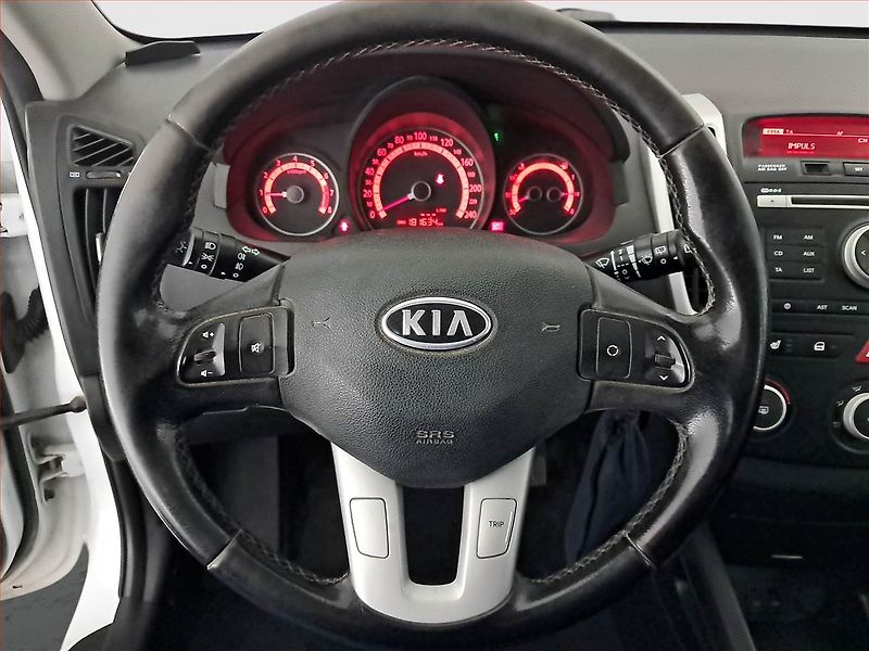 Kia Ceed (2010) 1.6 CVVT, Serv.kniha, po STK - fotka 15 z 16