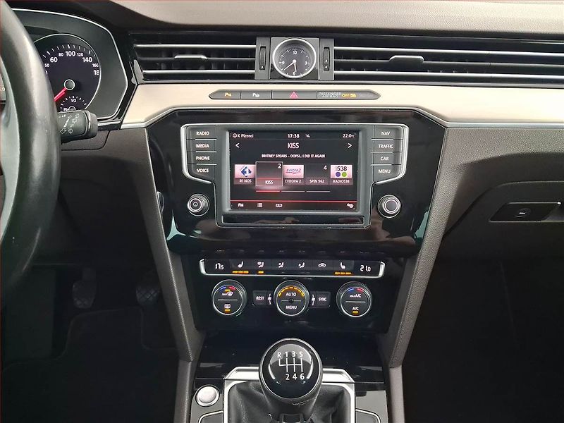 Volkswagen Passat (2016) 1.6 TDI, Navi, Tempomat - fotka 12 z 20