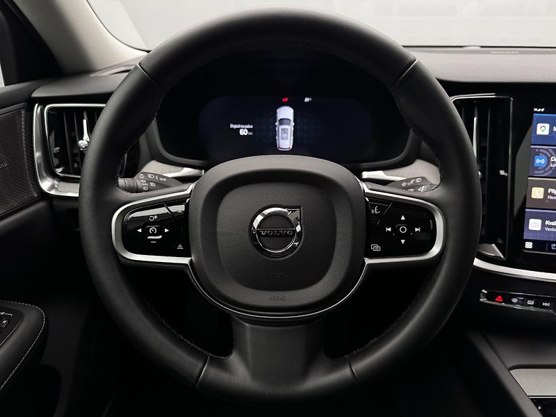 Volvo V60 B4 DARK PLUS AUT  - fotka 3 z 49