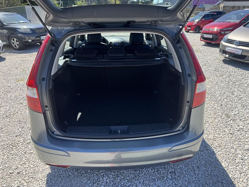 Hyundai i30 (2011) 1.4 CW,2 SADY KOL - fotka 22 z 31