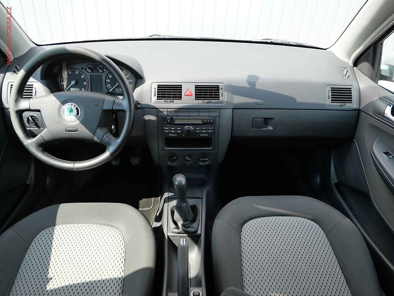 Škoda Fabia (2004) 1.4 MPi, 2.maj,ČR, Park čidla - fotka 8 z 16