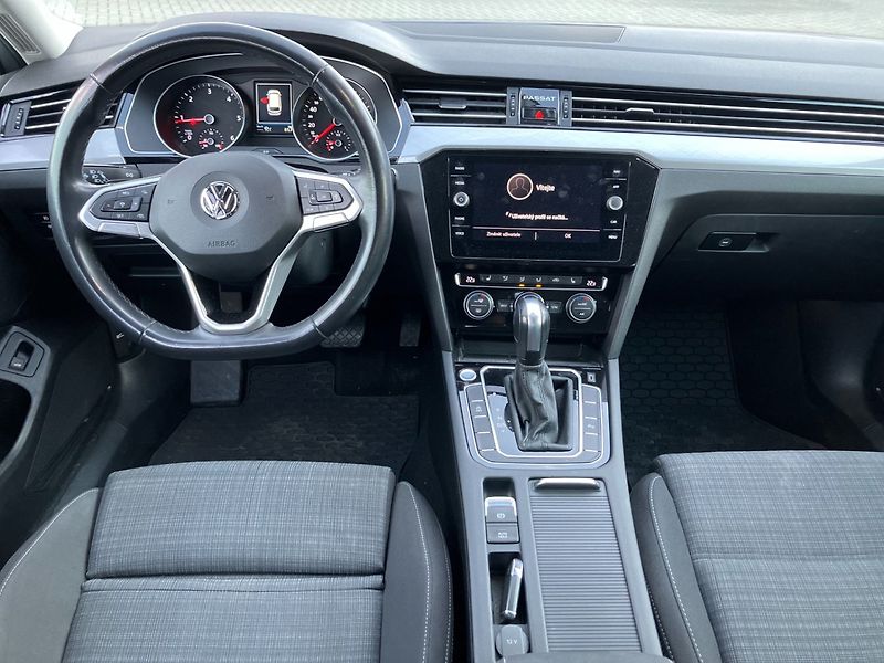 Volkswagen Passat Variant (2020) 2.0TDI 110kW DSG EL.TZ,NAVI - fotka 17 z 28