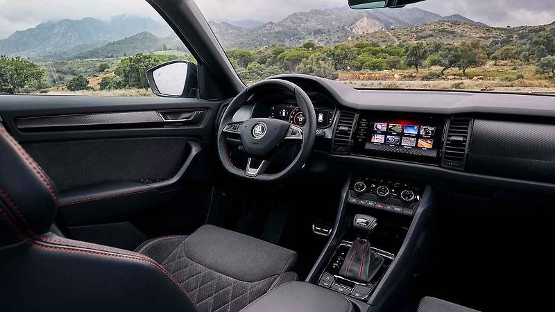 Vybírání vozu v showroomu Škoda Plus