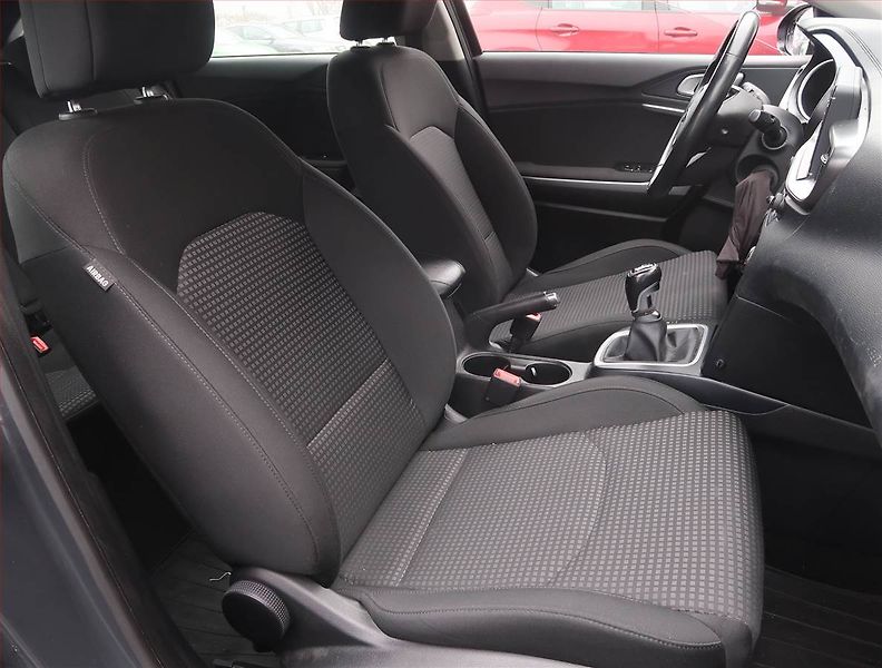 Kia Ceed (2018) 1.6 CRDi, Serv.kniha, Tempomat - fotka 9 z 14