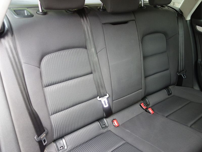 Audi A4 (2015) 2.0TDI 110kW 8A -NAVIGACE - fotka 23 z 35