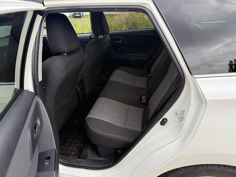 Toyota Auris 1.8 HSD e-CVT Selection - fotka 25 z 27