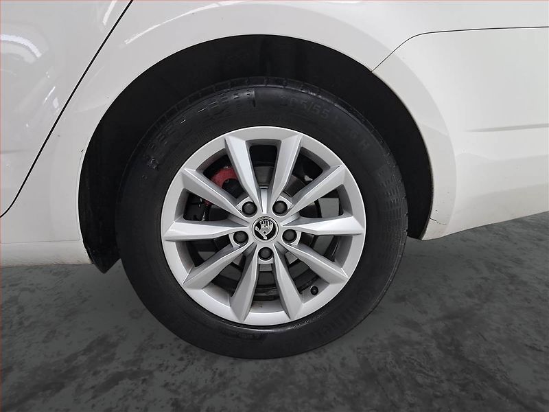 Škoda Octavia (2014) Ambition 1.6 TDI, Tempomat - fotka 14 z 16