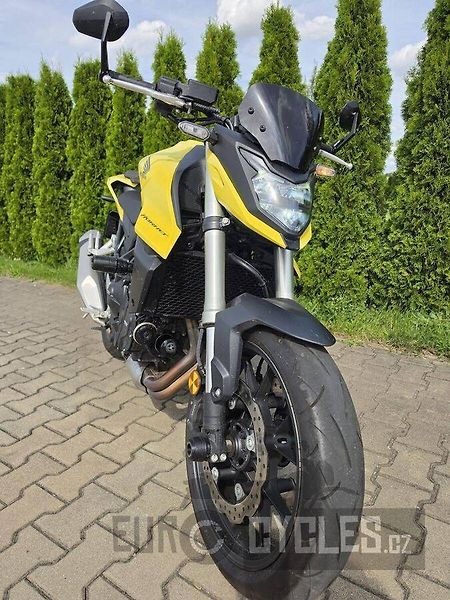 Honda CB 750 Hornet (2023) - fotka 2 z 19
