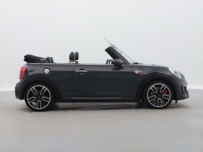 Mini Cooper 2,0 i JCW 170kW Cabrio Manual - fotka 16 z 39