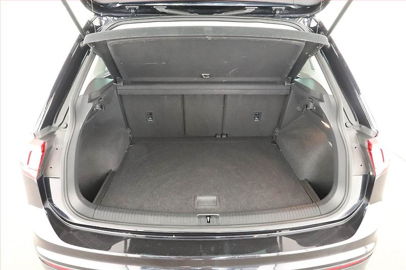 Volkswagen Tiguan (2019) 2.0 TDI, Automat, Serv.kniha - fotka 22 z 24
