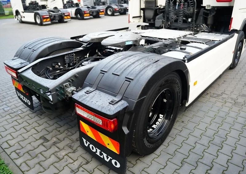 Volvo FH (2022) 500 4x2 tahač EURO 6 - fotka 8 z 27