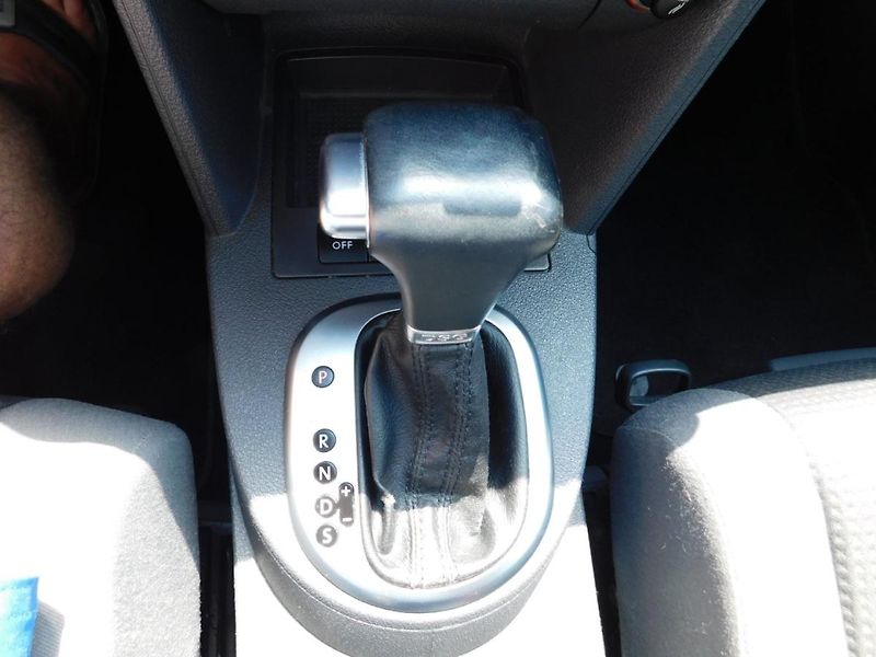 Volkswagen Touran (2009) 1.9 TDi DSG - fotka 15 z 31