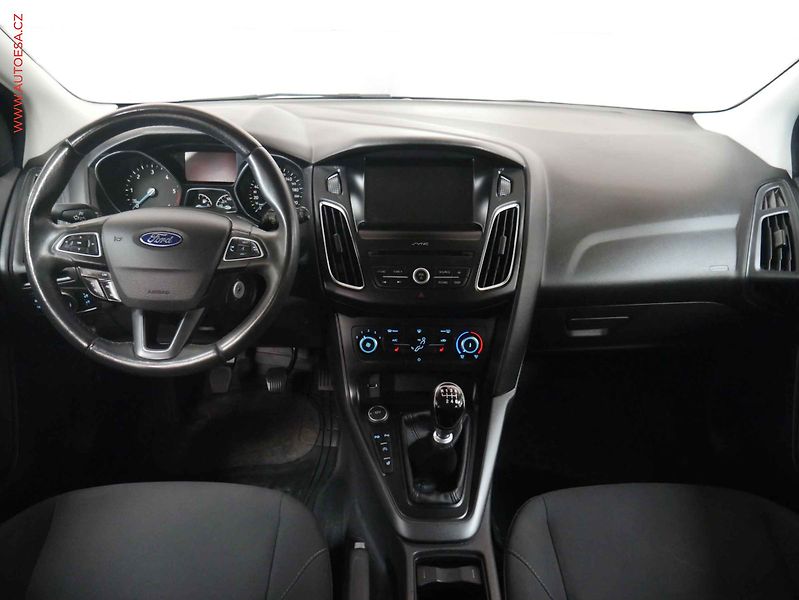 Ford Focus (2015) 1.5 TDCi, Navi, AC, park - fotka 8 z 23