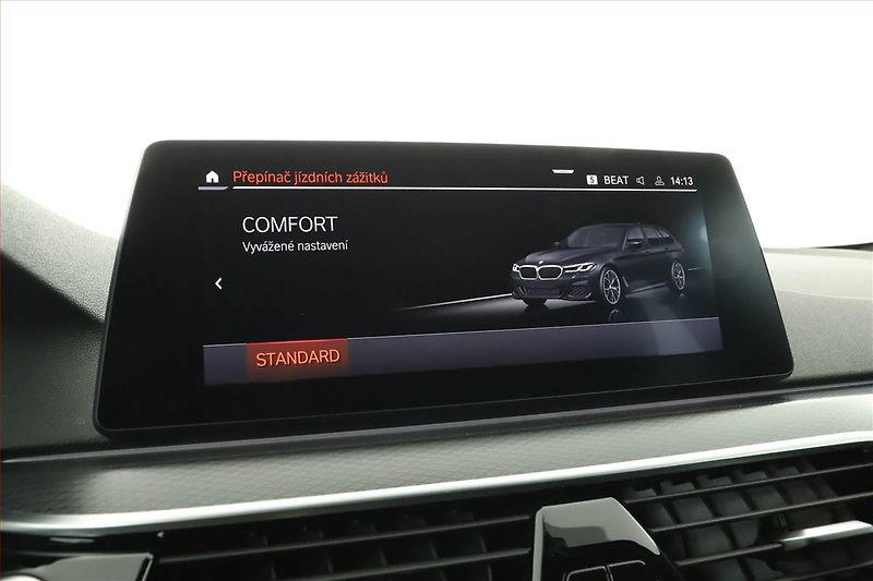 BMW Řada 5 (2021) 540i xDrive - fotka 15 z 20