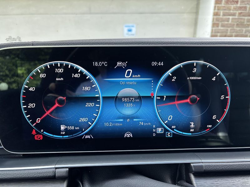 Mercedes-Benz GLE (2023) 400d 4MATIC 9GTRONIC AMG Paket - fotka 75 z 166